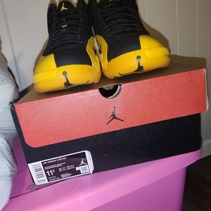 Jordan 12 black n yellow
